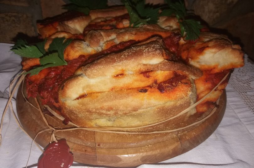 Pogača sa ajvarom