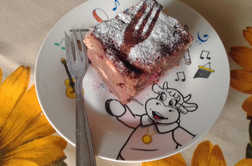 Cokoladni braun sa hlebom i visnjama