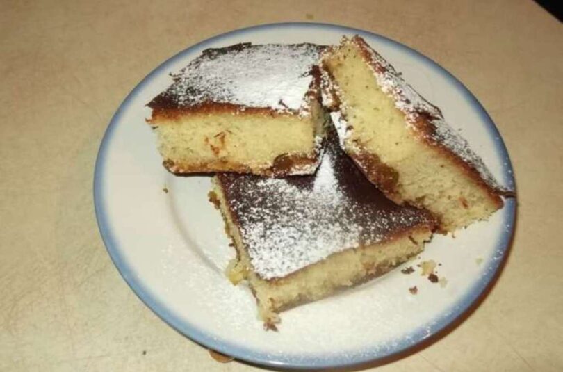 KOLAČ OD KISELOG TESTA SA DŽEMOM OD SMOKVI