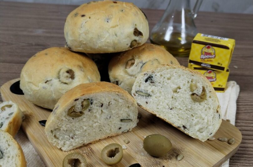 Posne zemičke sa maslinama i semenkama