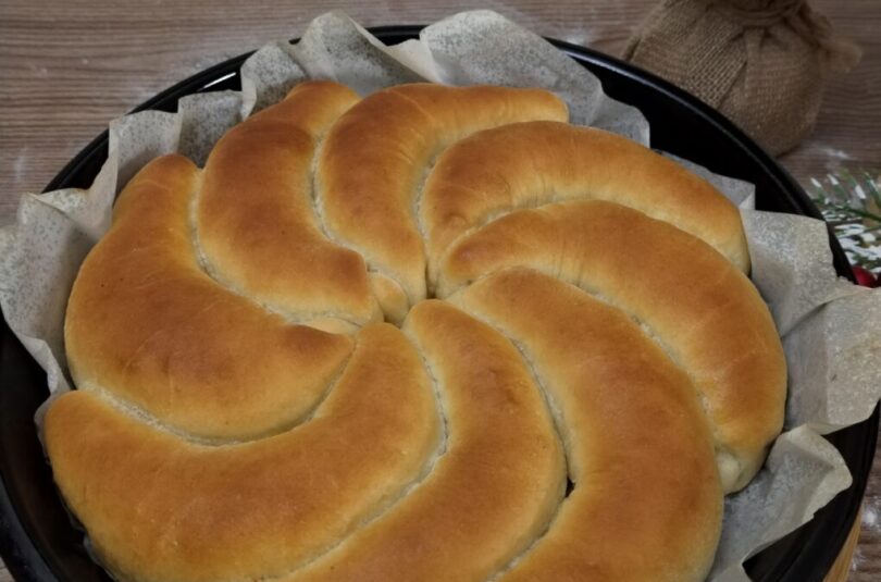 Praznična kifla pogača