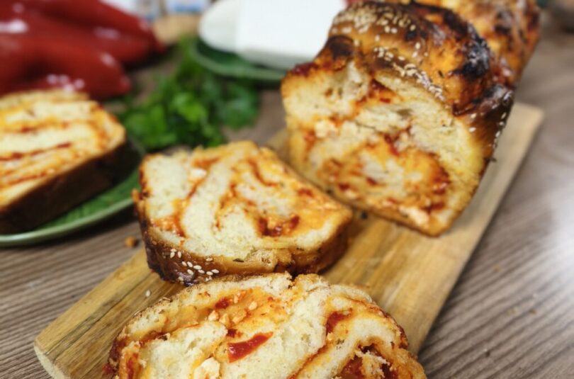 Slana babka sa ajvarom i sirom