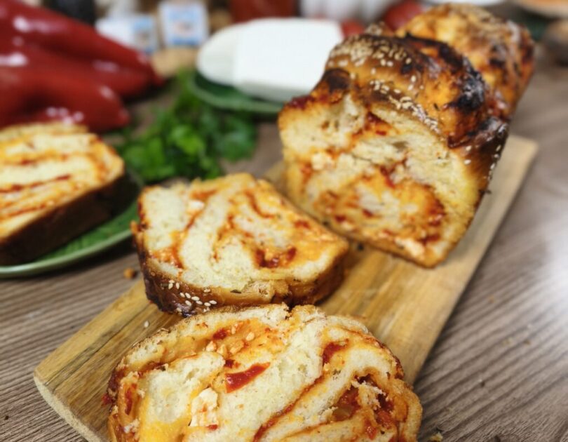 Slana babka sa ajvarom i sirom